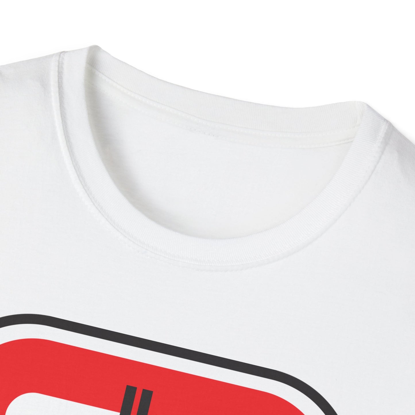 T-Shirt Unisex “Il Nazionalismo fa Male (anche al prosecco)” – L’ironia dell’eccellenza italiana, da indossare