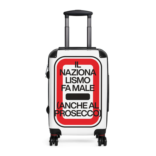 Valigia “Il Nazionalismo fa Male” – Per chi viaggia senza confini, con stile e ironia